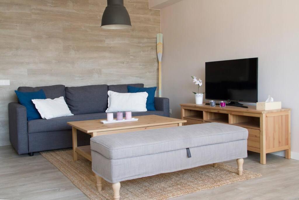 Lloret De Mar - Beachside Apartment - Free Parking - Limited Size Car المظهر الخارجي الصورة